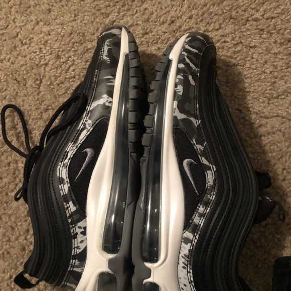 Nike shoes - Picture 3 of 4